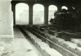 Foso de reconocimiento de locomotoras en las estación de Vilanova y la Geltrú. Línea de Madrid a ...