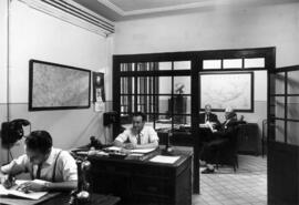 Oficinas de administración con su personal