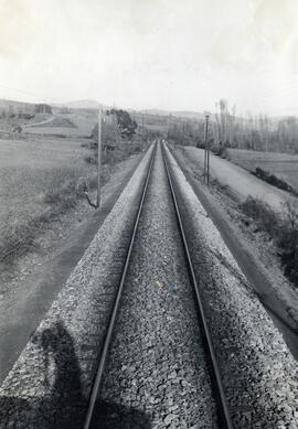 Vista de la vía en renovación situada a la altura del km 16,600 de la línea de León a Gijón, que ...