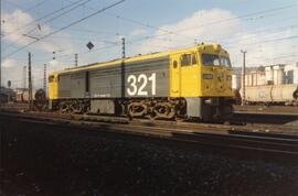 Locomotora diésel - eléctrica 321 - 056 - 4 de la serie 321 - 001 a 080 de RENFE, ex 2156 de la s...