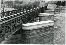 Sustitución del puente metálico existente en el km 64,215 por el puente o viaducto de hormigón de...