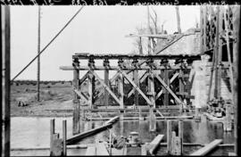 Sustitución de puentes metalicos. Preparando el corrimiento. Línea Madrid a Badajoz, km 163,333. ...