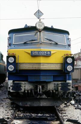 Locomotoras eléctricas de la serie 251 de Renfe. 1 a 35