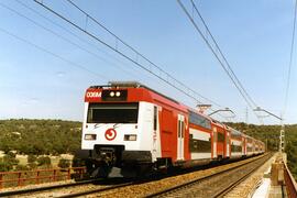 Unidades eléctricas serie 450 construidas por Alstom y Construcciones y Auxiliar de Ferrocarriles...