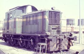 Locomotora diésel - eléctrica ("tractor") 303 - 116 - 8 de la serie 303 - 001 a 202 de ...