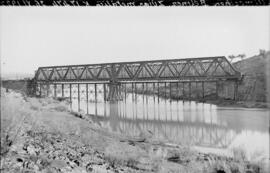 Puente de Zújar, situado en el km km 17, 474 de la línea de Almorchón a Belmez, dentro del términ...