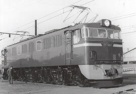 Locomotora eléctrica EF 601: The Japanese National Railways = Los Ferrocarriles Nacionales Japoneses