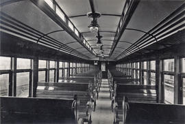 Interior de un coche de viajeros de 3ª clase, detenido en la estación de Barcelona - Término de l...