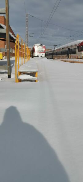 Complejo ferroviario de la estación de Fuencarral (Madrid), con automotores eléctricos, posibleme...