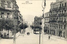 Postal de la calle de Colón de Vigo, con tranvía de los Tranvías Eléctricos de Vigo S.A.