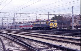 Locomotoras eléctricas de la serie 269 - 201 a 221 y 222 a 331 de RENFE, fabricadas por CAF, MACO...