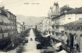 Vista general del Paseo de Colón de Irún y de dos de sus tranvías