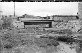 Pontón en el km 124,694 de la línea de Valladolid a Ariza, situado dentro del término del municip...