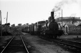 Composición de viajeros de la línea de Valencia a Liria en la estación de Villamarchante