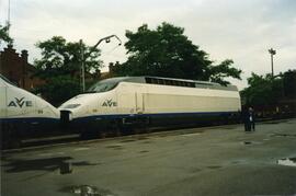 Cabezas tractoras de AVE serie 100 - 09 en la estación de Barcelona - San Andrés Condal