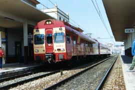 Electrotrenes serie 444, construidos por Construcciones y Auxiliar de Ferrocarriles (CAF) y Mater...