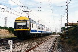 Electrotrenes serie 448, reformados por Construcciones y Auxiliar de Ferrocarriles (CAF) y Materi...