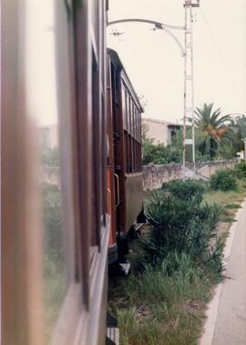 Composición de Ferrocarril de Sóller llegando a la estación de Sóller de la línea