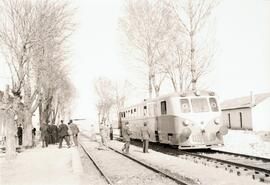 Automotor Ganz WMD 201 a 206 (Renfe 9209 a 9214) en la estación de Vellisca (Cuenca) de la línea ...