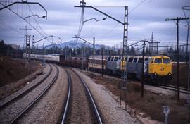 Recorrido del primer AVE por la línea Madrid - Burgos, arrastrado por una locomotora diésel de la...