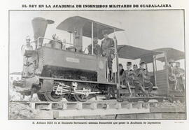 Alfonso XIII en el diminuto ferrocarril sistema Decauville que posee la Academia de Ingenieros Mi...