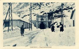 Túnel Internacional de Somport, situado en el km 25,164 de la línea de Jaca a Canfranc, entre los...