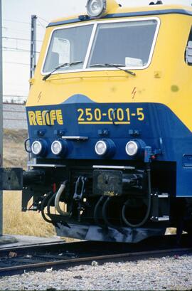 Locomotora eléctrica de la serie 250 de Renfe. 1 a 35