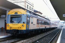 Electrotrenes serie 444-500, construidos por Construcciones y Auxiliar de Ferrocarriles (CAF) y M...
