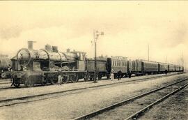 Red de Orleans. Tren especial París-Bordeaux (1909) en la estación de Saint-Pierre-des-Corps. Máq...