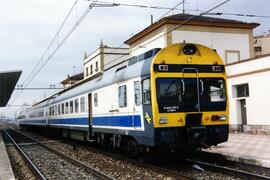 Electrotrenes serie 444, construidos por Construcciones y Auxiliar de Ferrocarriles (CAF) y Mater...