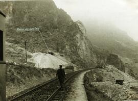 TÍTULO DEL ÁLBUM : Parte semestral de obras / Red Nacional de los Ferrocarriles Españoles. Vía y ...