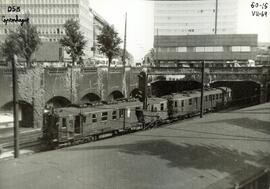 Automotor diésel de los Ferrocarriles Estatales Daneses (DSB), detenido en la estación de Copenhague