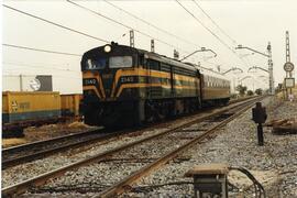 Locomotora diésel - eléctrica 321 - 040 - 8 de la serie 321 - 001 a 080 de RENFE, ex 2140 de la s...