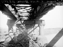 Puente de la Ribera de Nicoba viejo, situado en el km 101,034 de la línea de Sevilla a Huelva, de...