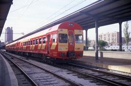 Automotores eléctricos de la serie 444 de RENFE, conocidos como electrotrenes, coches motores 9 -...