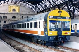 Electrotrenes serie 444, construidos por Construcciones y Auxiliar de Ferrocarriles (CAF) y Mater...