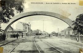 Arco de ladrillo junto en la estación de Valladolid - Campo Grande de la Compañía del Norte, cons...