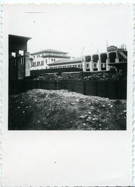 Nuevo edificio de viajeros y nuevas instalaciones de la estación de Oviedo de la línea de León a ...