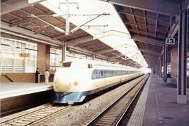 Composición Tokaido Shinkansen serio 0 de la línea New Tokaido Line (NTL) de los Ferrocarriles Na...