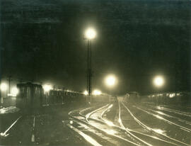 Playa de vías, escena nocturna