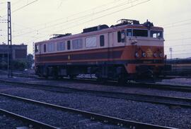 Locomotoras eléctricas de la serie 269 - 201 a 221 y 222 a 331 de RENFE, fabricadas por CAF, MACO...