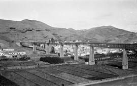 Viaducto metálico sobre la rambla del río Andarax de la línea de Linares a Almería, de 10 tramos ...