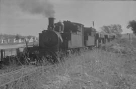 Locomotora de vapor nº14, de rodaje 0-3-0-T, circulando por una vía sin identificar de los Ferroc...