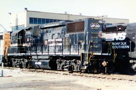 Vista de las locomotoras diesel UP-20, de la Union Pacific, con motores Detroit Diesel Locomotive...