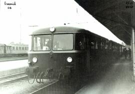 Composicion de coches de viajeros con tracción diésel de la Deutsche Bundesbahn, la compañía naci...
