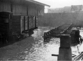 Vía de carga inundada