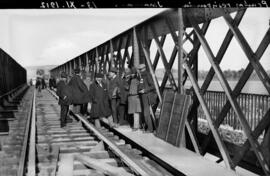 Puente sobre el Jarama en el km 45,797 de la línea de Madrid a Alicante, situado entre los términ...