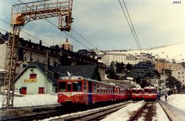 Automotores eléctricos o unidades de tren eléctrica de la serie 442 de RENFE del Ferrocarril de C...