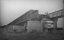 Puente sobre el río Guadalquivir a su paso por Lora del Río, en el km 82,561 de la línea Córdoba-...