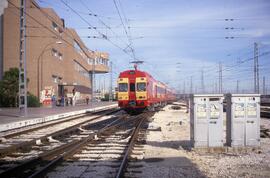 Automotores eléctricos de la serie 444 de RENFE, conocidos como electrotrenes, coches motores 9 -...